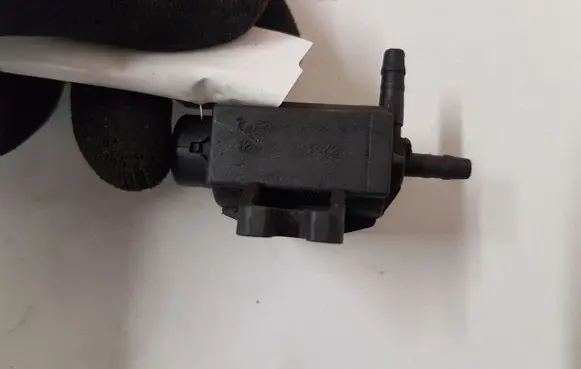 Opel Zafira A Vacuum valve 72244800