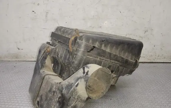Opel Frontera B Air filter box 897160903