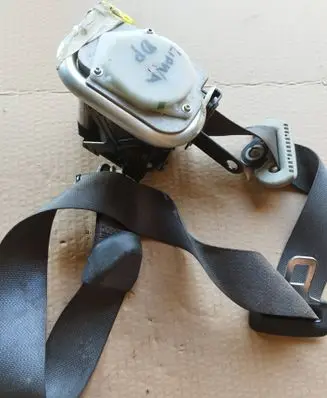 Suzuki Liana Front seatbelt 09043