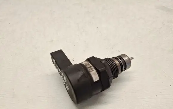 BMW 3 E90 E91 Fuel pressure sensor 0281002481