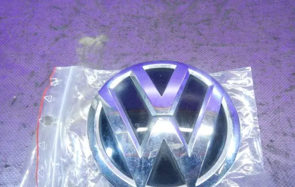 Volkswagen Tiguan Manufacturer badge logo/emblem 5NA853630