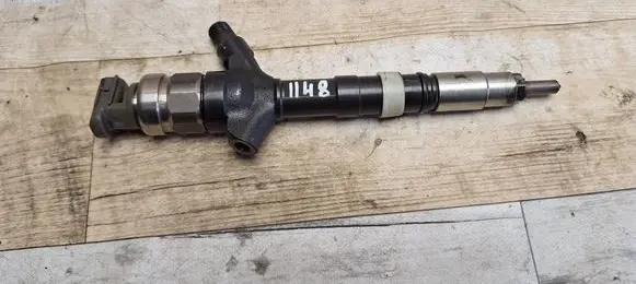 Fuel injector