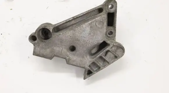 Skoda Octavia Mk3 (5E) Engine mount bracket 04L199207