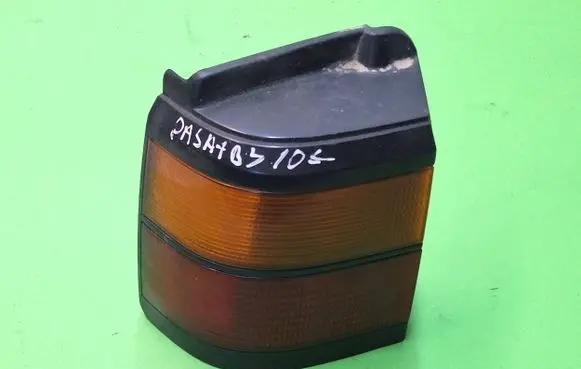 Volkswagen PASSAT B3 Rear/tail lights 333945257
