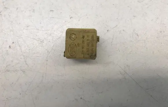 Mercedes-Benz Vito Viano W639 Other relay A0025421419 4RD00779400