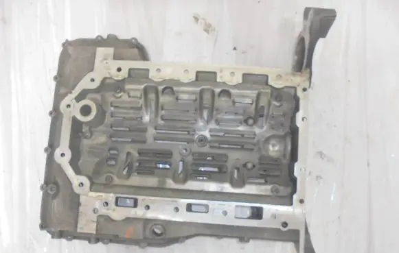 Jaguar XF Oil sump 4R8Q6U004EB