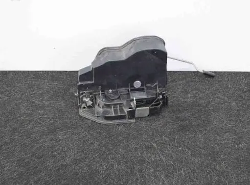 BMW 5 E60 E61 Front door lock 7202144
