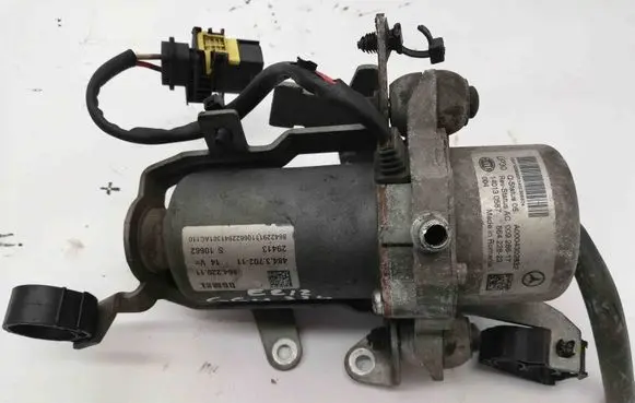 Mercedes-Benz E W212 Vacuum pump A0004302832