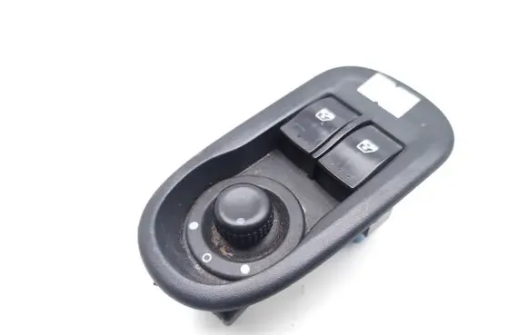 Opel Movano B Electric window control switch 8200637849