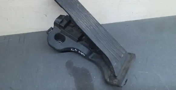 Volkswagen PASSAT B6 Accelerator throttle pedal 1K1721503L 6PV00860000