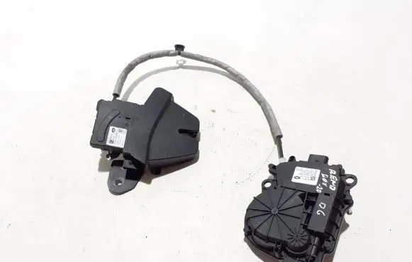 Loading door lock
