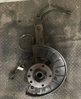 Front wheel hub