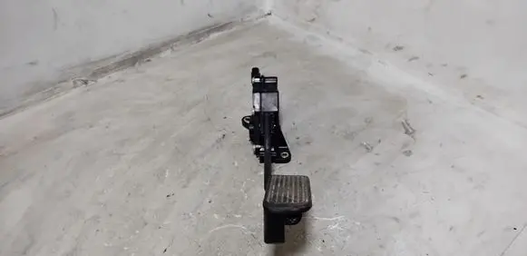 Lexus CT 200H Accelerator throttle pedal 7811076011 1988008462