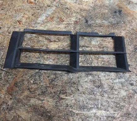 BMW 5 E39 Front bumper lower grill 8235673 51118235673