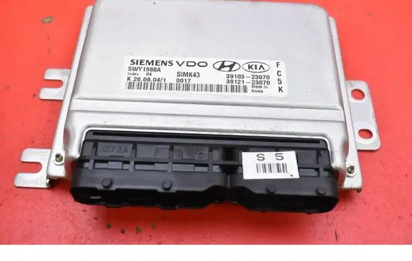 KIA Sportage Engine control unit/module ECU 3910323070
