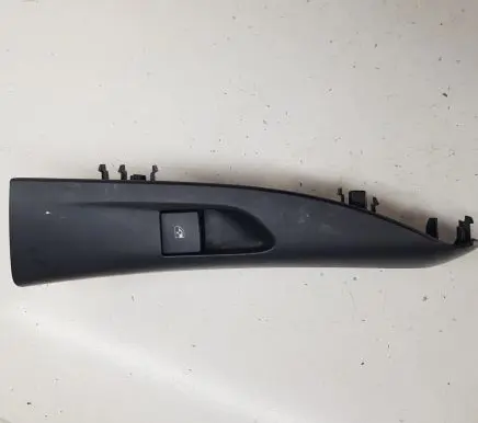 Opel Zafira C Electric window control switch 13301888
