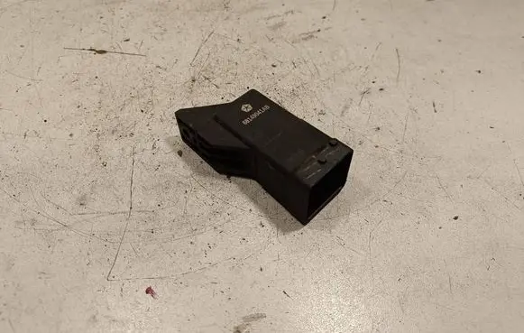 Jeep Grand Cherokee Glow plug pre-heat relay 68149041AB