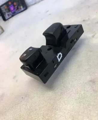 Nissan Juke II F16 Electric window control switch 230504sn1