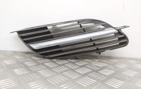 Nissan Almera Tino Front bumper lower grill 9381M010