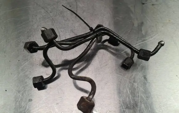 Peugeot 206 Fuel injector supply line/pipe 