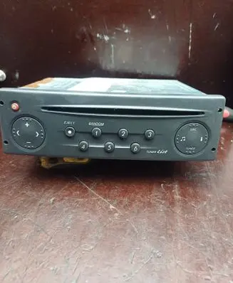 Radio/CD/DVD/GPS head unit