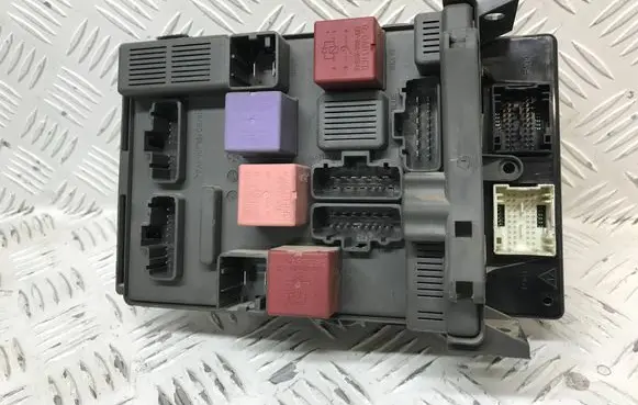 Renault Laguna II Fuse module 8200534446 C0063716 28115348