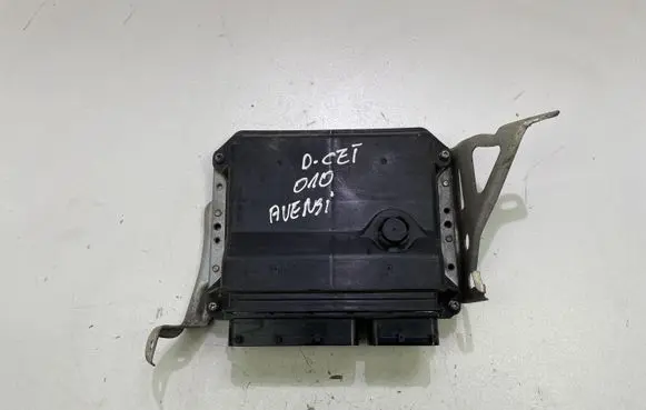 Toyota Avensis T270 Engine control unit/module 8966105D22