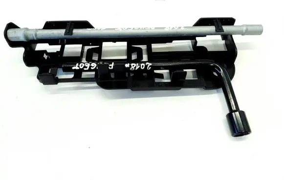 Peugeot 5008 II Wheel nut wrench 9818516480 9824003280