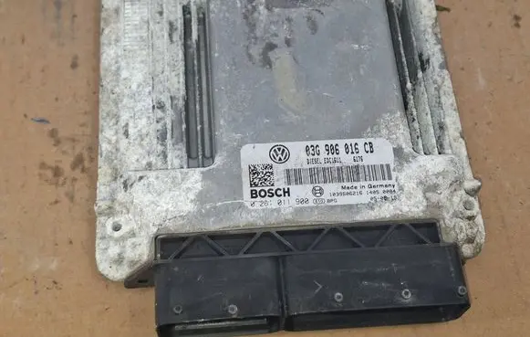 Volkswagen Golf V Engine control unit/module 03G906016CB 1039S06216 0281011900