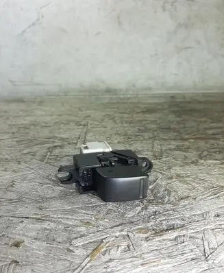Nissan X-Trail T30 Electric window control switch 3721Z