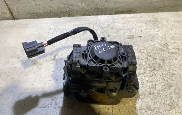 Ford Focus Vacuum pump CV682C506BC 03710206544