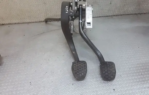 BMW 1 E81 E87 Pedal assembly 