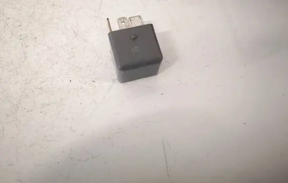 Toyota Avensis T250 Other relay 9008087030