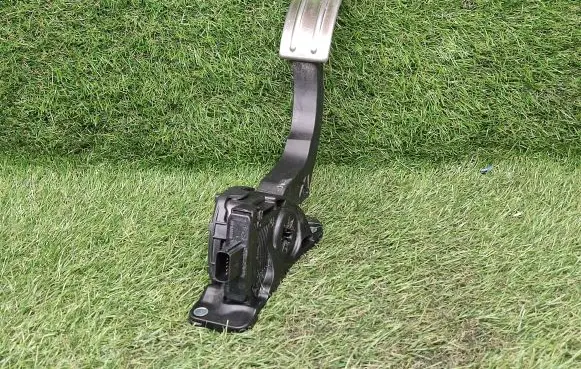 Ford Focus ST Accelerator throttle pedal EV619F836EA 6PV01036888