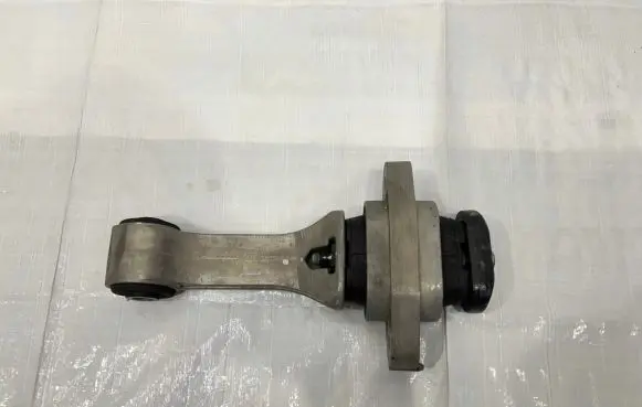 Hyundai Santa Fe Engine mount bracket 21815L1200