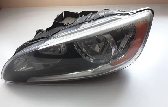 Volvo S60 Headlight/headlamp 31358101