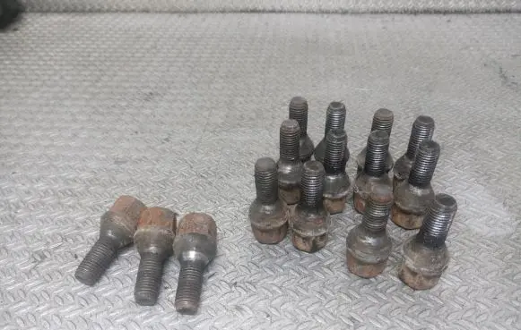 Nissan Note (E11) Nuts/bolts 