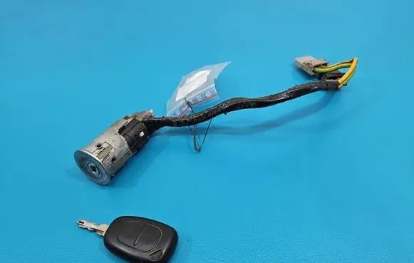 Opel Vivaro Ignition lock IMPRK1599686