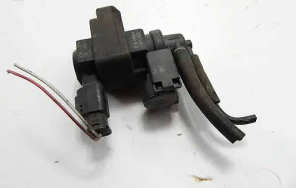BMW 1 F20 F21 Turbo solenoid valve 70177712 12T157 V759954780