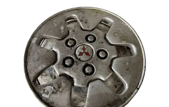Mitsubishi Delica R14 wheel hub/cap/trim MB951089