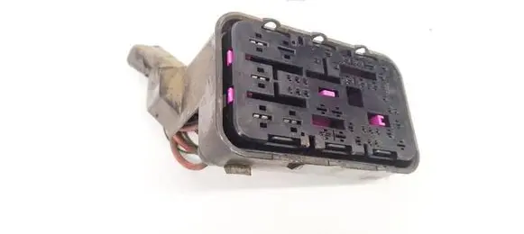 Volkswagen Golf V Fuse box set 1K0937700B