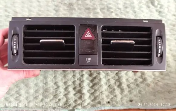Mercedes-Benz C W204 Dash center air vent grill 5931001 5931002
