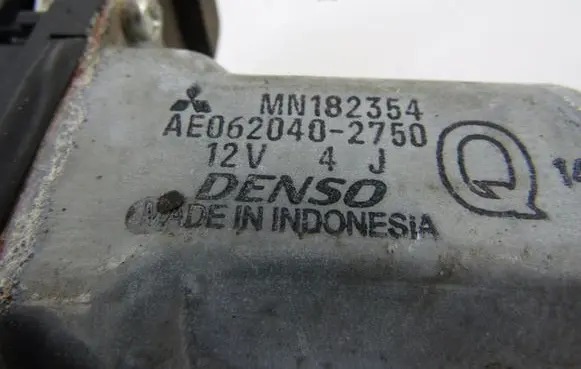 Mitsubishi L200 Front window lifting mechanism without motor MN182354