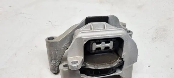 Nissan Qashqai J12 Engine mount bracket 112106UM0B