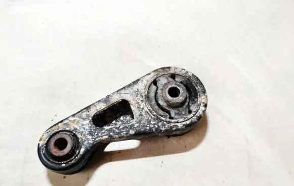 Toyota Prius (XW20) Engine mount bracket