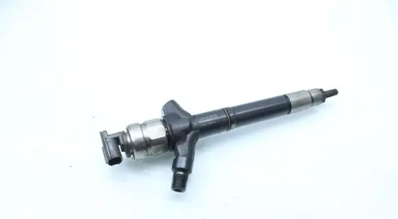 Toyota RAV 4 (XA30) Fuel injector 236700R050