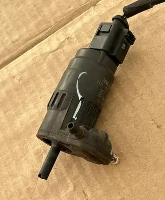 Volkswagen Golf V Windscreen/windshield washer pump 1T0955651A 001349 SG712V