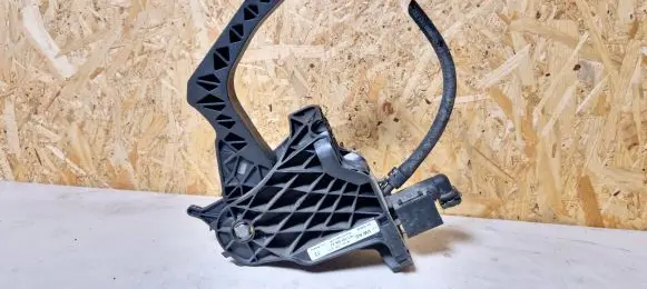 Volkswagen Golf V Clutch pedal 1k1721059