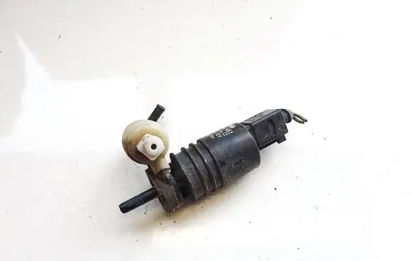 Volkswagen PASSAT B7 Windscreen/windshield washer pump 1K6955651