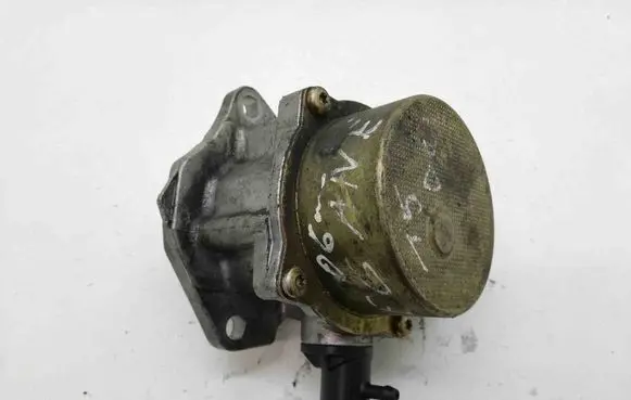 Renault Megane II Vacuum pump 8200521381